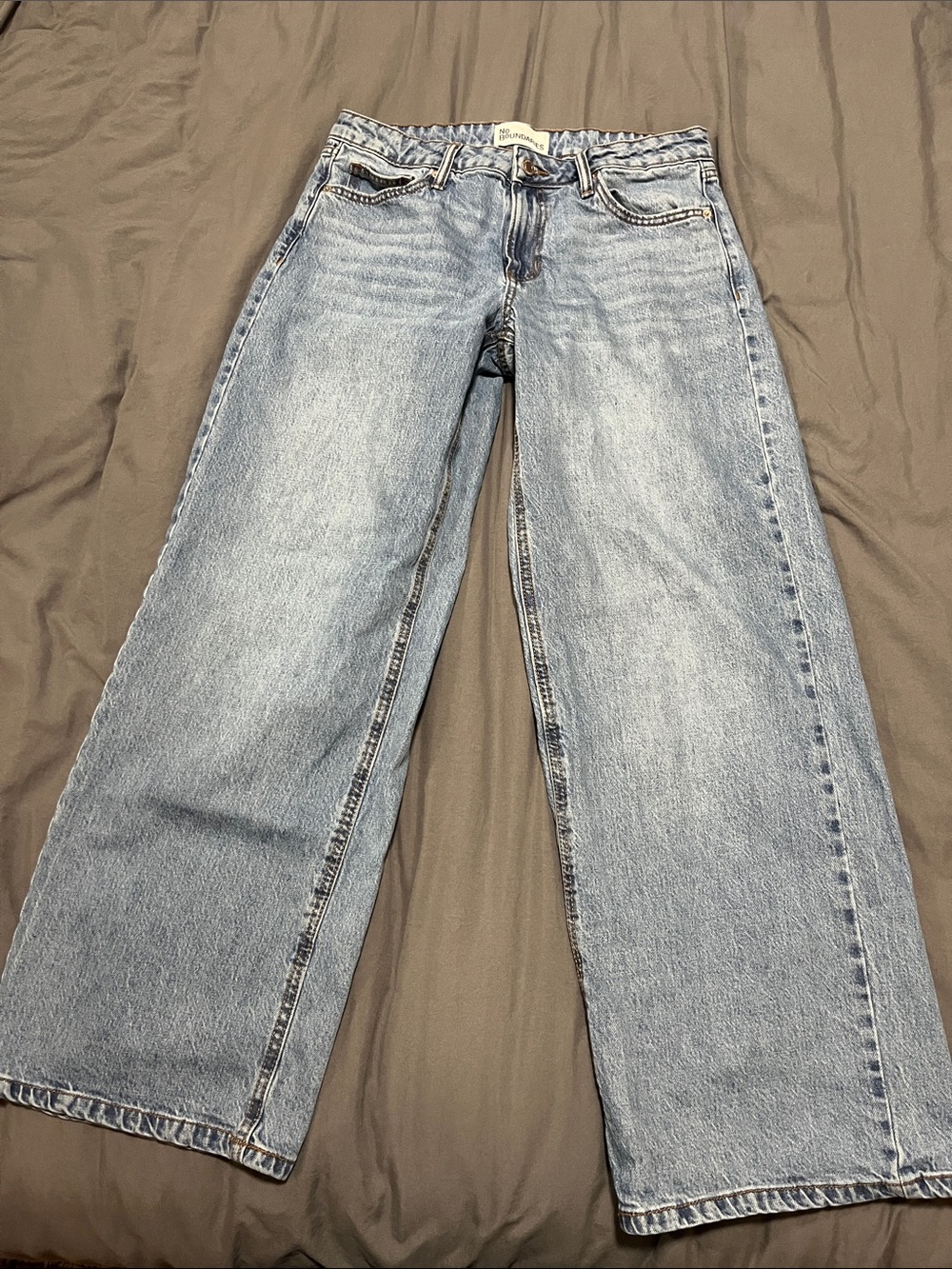 NWOT No Boundaries Mid to Low Rise Light Blue Wide-Leg Jeans